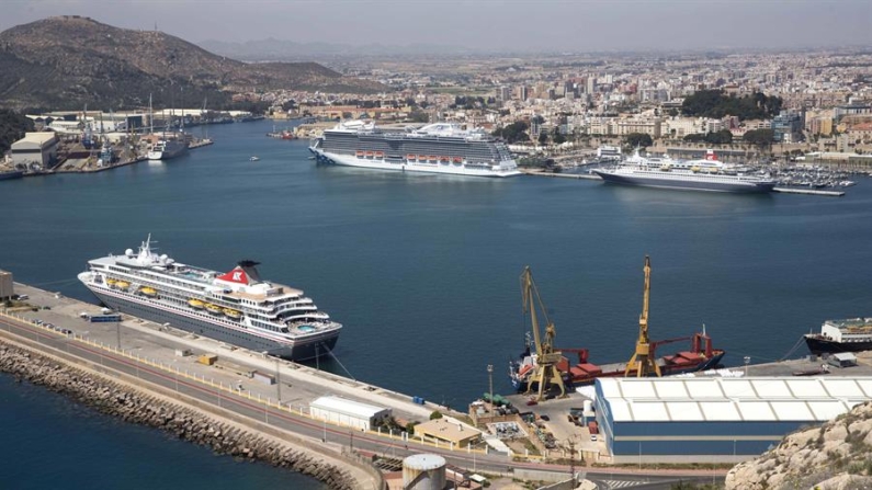 Imagen de archivo del puerto de Cartagena (Murcia, España). EFE/Marcial Guillén
