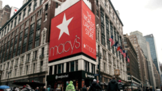 Taxi deja 7 heridos al invadir acera frente a Macy’s el día de Navidad en Nueva York