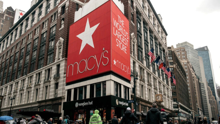 Taxi deja 7 heridos al invadir acera frente a Macy’s el día de Navidad en Nueva York