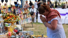 Oraciones y lágrimas a veinte años del tsunami que mató a 230,000 personas en el océano Índico