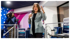 Excandidata presidencial Marianne Williamson presenta su candidatura para liderar el DNC