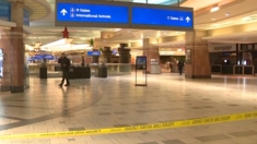 Balean a 3 personas y apuñalan a una en pelea en el aeropuerto Sky Harbor, de Phoenix, el día de Navidad