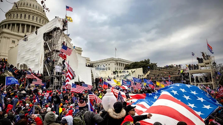 Los manifestantes violaron la seguridad e ingresaron al Capitolio de Estados Unidos, el 6 de enero de 2021. (Brent Stirton/Getty Images)