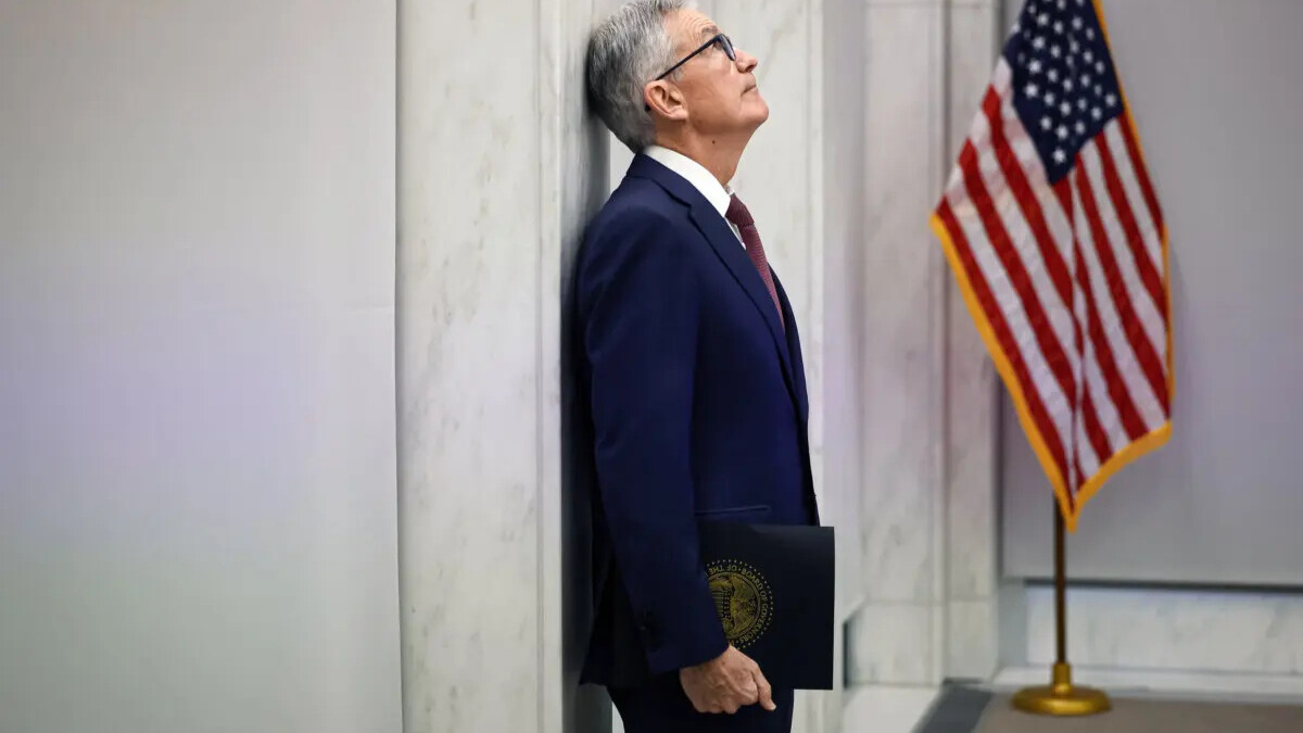 El presidente de la Reserva Federal, Jerome Powell, se prepara para pronunciar un discurso en Washington el 8 de noviembre de 2023. (Chip Somodevilla/Getty Images)