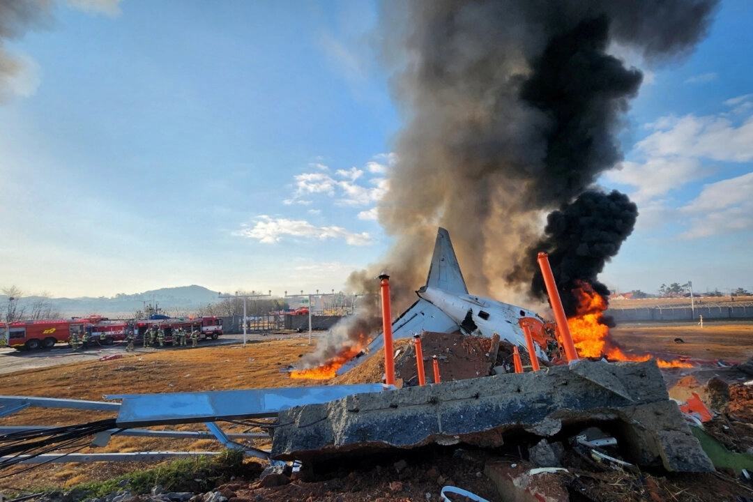 Al menos 179 muertos al estrellarse y explotar avión en aeropuerto de Corea del Sur