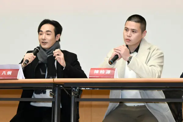 Pa Chiung (izq.) y Chen Po-yuan en una rueda de prensa en Taiwán el 28 de diciembre de 2024. (Sung Pi-lung/The Epoch Times)