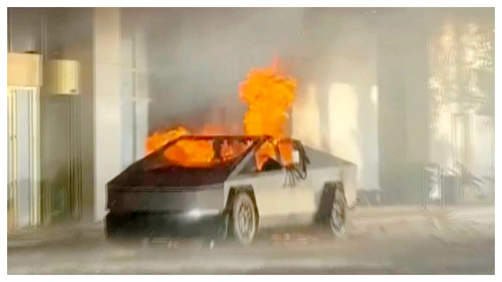 Un Tesla Cybertruck que explotó frente al hotel del presidente electo Donald Trump en Las Vegas la madrugada del 1 de enero de 2025. (Alcides Antunes vía AP)