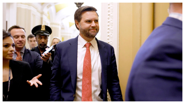 El vicepresidente electo, el senador JD Vance (R-Ohio), sale de la Cámara del Senado durante una votación en el Capitolio de EE.UU. en Washington el 18 de diciembre de 2024. (Anna Moneymaker/Getty Images)