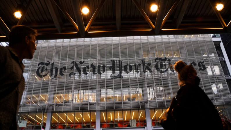 El edificio del New York Times en Nueva York el 31 de agosto de 2021. (Samira Bouaou/The Epoch Times)
