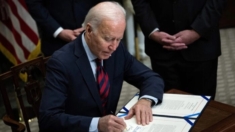 Biden firma ley para transferir el control del estadio RFK del gobierno federal a D.C.