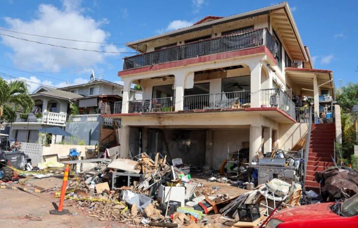 Vista de la vivienda un día después que se produjera una explosión mortal de fuegos artificiales en víspera de Año Nuevo en Honolulu. (Marco Garcia/AP Photo).