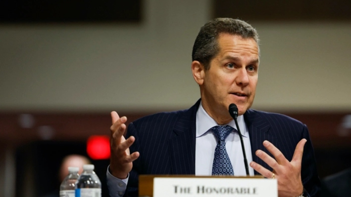 El vicepresidente de supervisión de la Junta de la Reserva Federal, Michael S. Barr, habla durante una audiencia con el Comité Bancario del Senado, en el Capitolio, el 18 de mayo de 2023. (Anna Moneymaker/Getty Images)