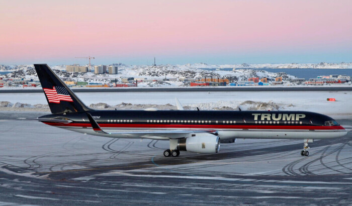 Un avión con Donald Trump Jr. llega a Nuuk, Groenlandia, el 7 de enero de 2025. (Emil Stach/Ritzau Scanpix vía Reuters)