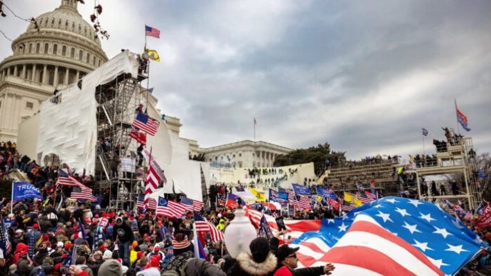 Manifestantes se reúnen en el frente oeste del Capitolio de Estados Unidos, el 6 de enero de 2021.   (Brent Stirton/Getty Images)