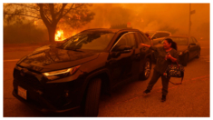 Coches abandonados bloquearon el tráfico a californianos que huían del incendio forestal de Los Ángeles