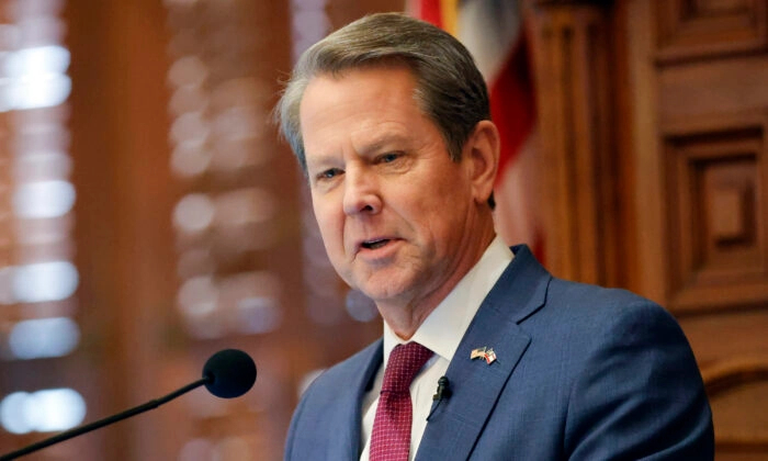 El gobernador de Georgia, Brian Kemp, pronuncia el discurso sobre el Estado del Estado en la Cámara de Representantes del Capitolio estatal en Atlanta, Georgia, el 25 de enero de 2023. (Alex Slitz/Foto AP)