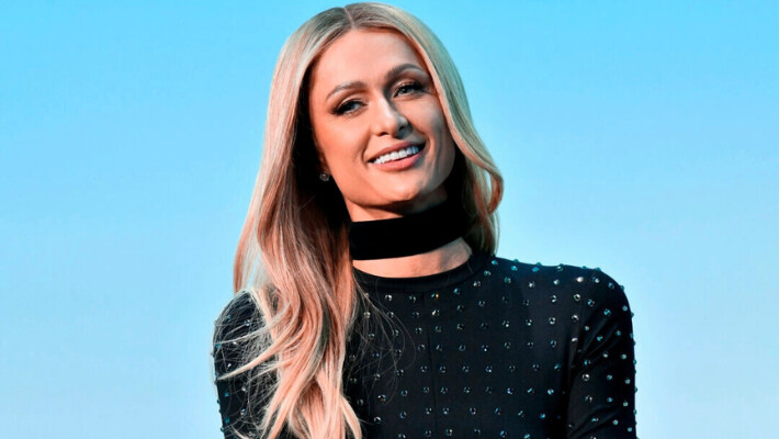 Paris Hilton ve arder su casa de Malibú en vivo por televisión