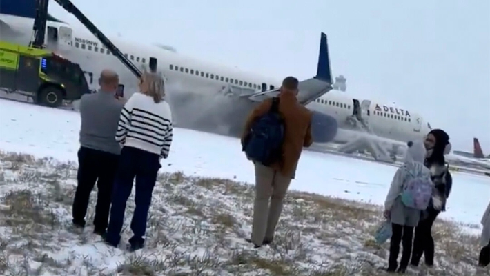 Cuatro heridos: Avión de Delta aborta despegue tras problema en un motor en Atlanta