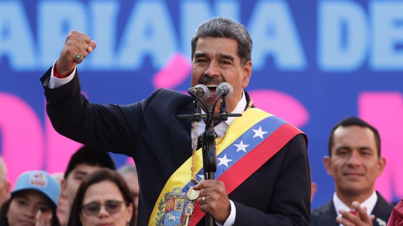 El líder chavista Nicolás Maduro pronuncia un discurso el 10 de enero de 2025, en Miraflores, Caracas (Venezuela). EFE/ Ronald Peña R.