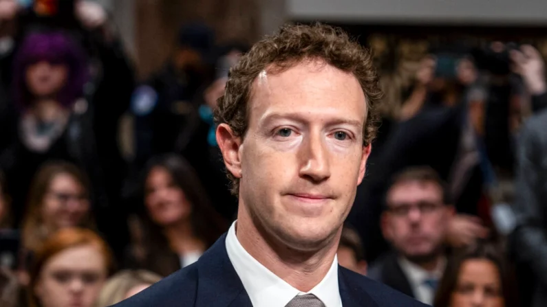 El fundador y CEO de Meta, Mark Zuckerberg, llega a testificar ante el Comité Judicial del Senado en Washington el 31 de enero de 2024. (Madalina Vasiliu/The Epoch Times)





