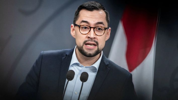 El primer ministro groenlandés, Mute Bourup Egede, habla en una conferencia de prensa en Copenhague, Dinamarca, el 10 de enero de 2025. (Mads Claus Rasmussen/Ritzau Scanpix/AFP/Getty Images)