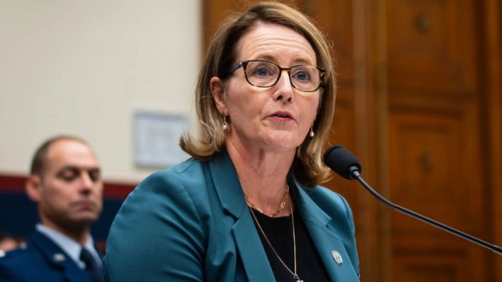 La administradora de la Agencia Federal para el Manejo de Emergencias (FEMA) de Estados Unidos, Deanne Criswell, testifica ante el Comité de Transporte e Infraestructura en el Capitolio en Washington el 19 de noviembre de 2024. (Madalina Vasiliu/The Epoch Times)