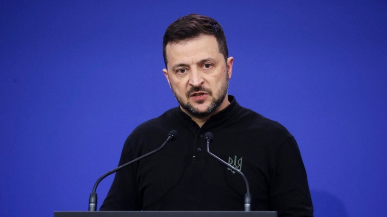 El presidente ucraniano Volodímir Zelenski habla en una rueda de prensa en Budapest, Hungría, el 7 de noviembre de 2024. (Bernadett Szabo/Reuters)
