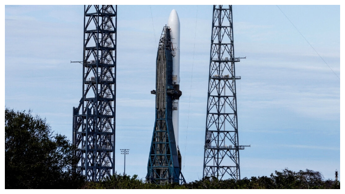 Un cohete New Glenn de Blue Origin se prepara para su lanzamiento en la Estación Espacial de Cabo Cañaveral en Cabo Cañaveral, Florida, el 11 de enero de 2025. (Joe Skipper/Reuters)