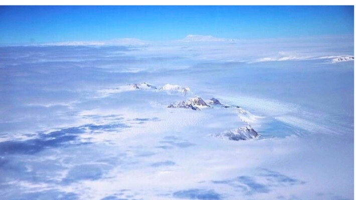 Una sección de la capa de hielo de la Antártida Occidental vista desde una ventana de un avión de la Operación IceBridge de la NASA el 31 de octubre de 2016. (Mario Tama/Getty Images)