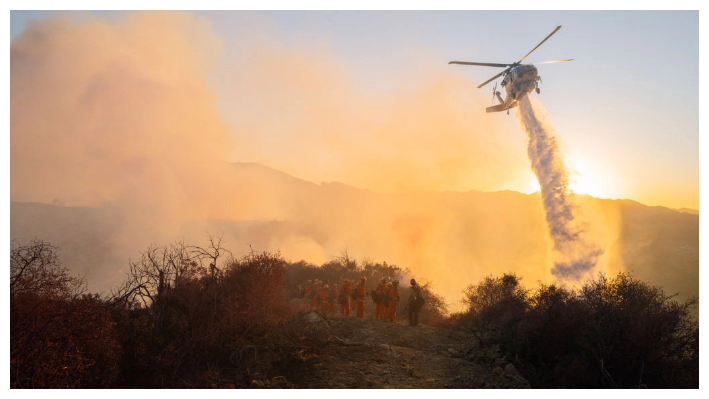 Sur de California enfrenta su segunda semana de vientos extremos intentando controlar sus incendios