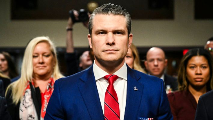 Hegseth es interrogado sobre mujeres en las Fuerzas Armadas y sus aptitudes en audiencia de nombramiento