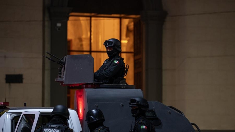 Fotografía de archivo de miembros de la policía del estado de Nuevo León (Fuerza Civil). EFE/Miguel Sierra