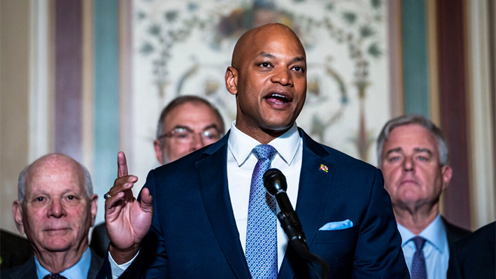 El gobernador de Maryland, Wes Moore (C), y los legisladores hablan durante una rueda de prensa en el Capitolio de EE. UU., el 9 de abril de 2024. (Madalina Vasiliu/The Epoch Times)