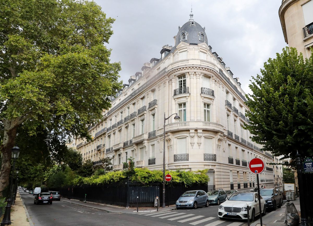  Um prédio de apartamentos de propriedade de Jeffrey Epstein no 16º arrondissement de Paris, em 12 de agosto de 2019 (Jacques Demarthon / AFP / Getty Images)