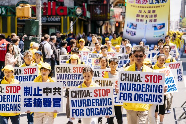 Desfile do Dia do Falun Dafa em Manhattan, Nova Iorque, em 16 de maio de 2019 (Edward Dye / The Epoch Times)
