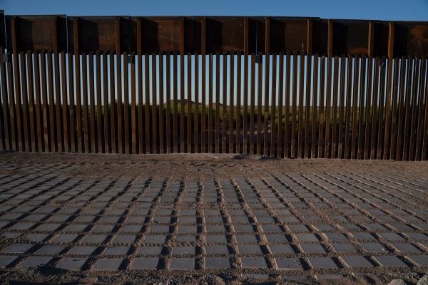 Esgrima de balizador recentemente instalada na fronteira EUA-México, perto de Santa Teresa, Nova York, em 30 de abril de 2019 (PAUL RATJE / AFP / Getty Images)