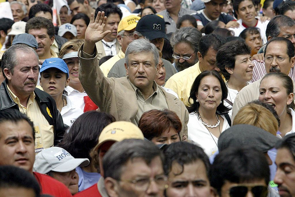 O esquerdista Andres Manuel Lopez Obrador, na Cidade do México, em 29 de agosto de 2004. O Congresso pretende retirar a jurisdição para que ele possa ser processado por desrespeito a uma sentença judicial (ALFREDO ESTRELLA / AFP / Getty Images)