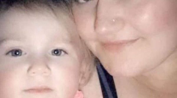 Casal que sofreu seis abortos ficou arrasado após a morte da filha que foi esquecida por sua babá em um carro quente por várias horas, segundo relatos (GoFundMe)