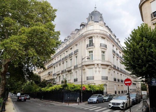 Um prédio de apartamentos pertencente a Jeffrey Epstein no 16º arrondissement de Paris, em 12 de agosto de 2019 (Jacques Demarthon / AFP / Getty Images)