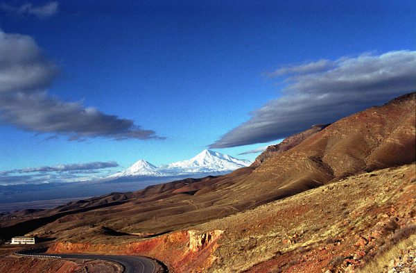 Monte Ararat, na fronteira da atual Turquia e Armênia (© Getty Images | AFP)