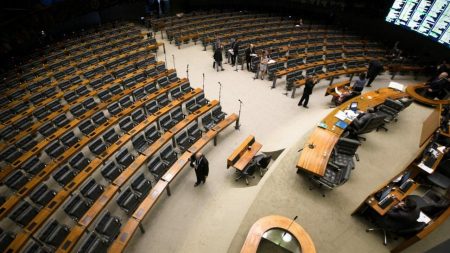 Deputados só vão ‘trabalhar’ por nove dias durante todo o mês de dezembro