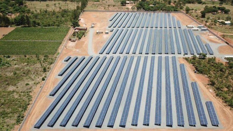 A usina fotovoltaica de geração de energia, a ser inaugurada neste sábado, está localizada na cidade de São Sebastião, no DF (Foto: 61 Brasília)