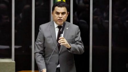 Operação contra corrupção afasta deputado da Paraíba e PF faz buscas e prende quatro