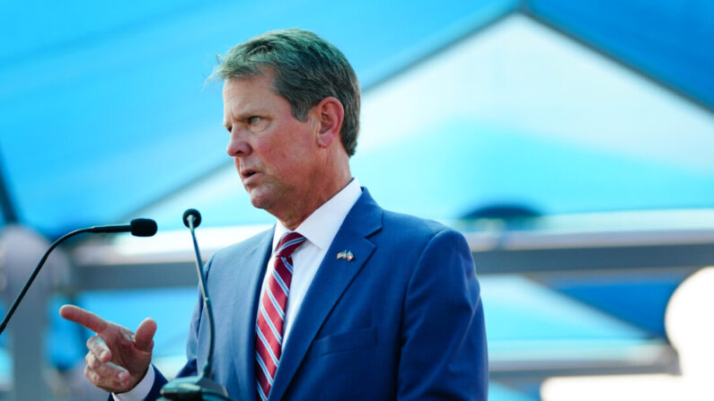 El gobernador de Georgia, Brian Kemp, habla en una conferencia de prensa en Atlanta, Georgia, el 10 de agosto de 2020. (Elijah Nouvelage/Getty Images)
