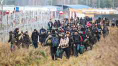 Unas 200 personas intentan entrar por fuerza a Polonia en frontera bielorrusa
