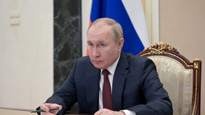 El presidente ruso Vladimir Putin preside una reunión en Moscú, Rusia, el 12 de enero de 2022. (Alexey Nikolsky/Sputnik/AFP vía Getty Images)