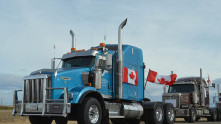 Analista de la CNN se retracta tras decir «pinchen las ruedas» del convoy de camiones canadiense