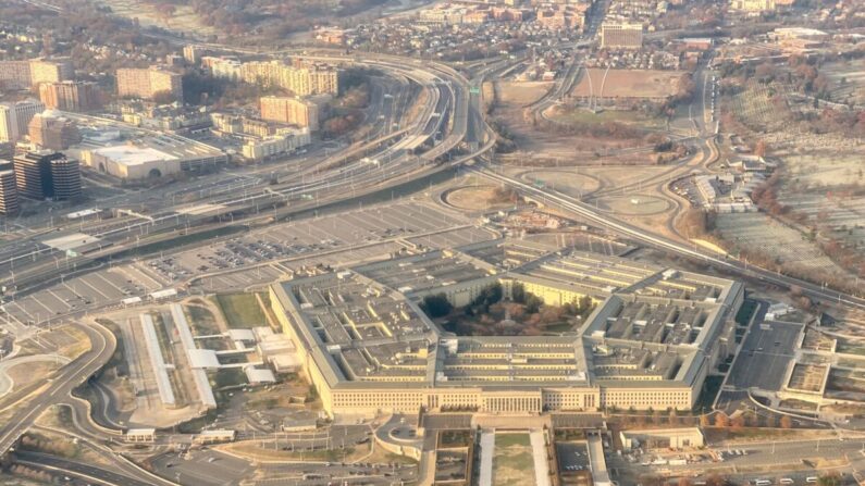 El Pentágono, la sede del Departamento de Defensa, situado en el condado de Arlington, al otro lado del río Potomac de Washington, el 8 de diciembre de 2019. (Daniel Slim/AFP vía Getty Images)