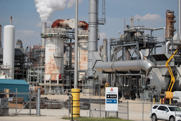 Una refinería propiedad de Citgo, una subsidiaria de PDVSA, la compañía petrolera estatal venezolana, se encuentra a lo largo del Canal I&M en Lemont, Illinois, el 15 de mayo de 2019. (Scott Olson/Getty Images)