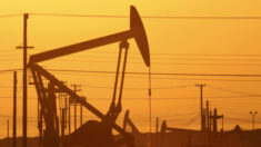 Administración Biden reanuda arrendamiento de petróleo y gas en terrenos federales